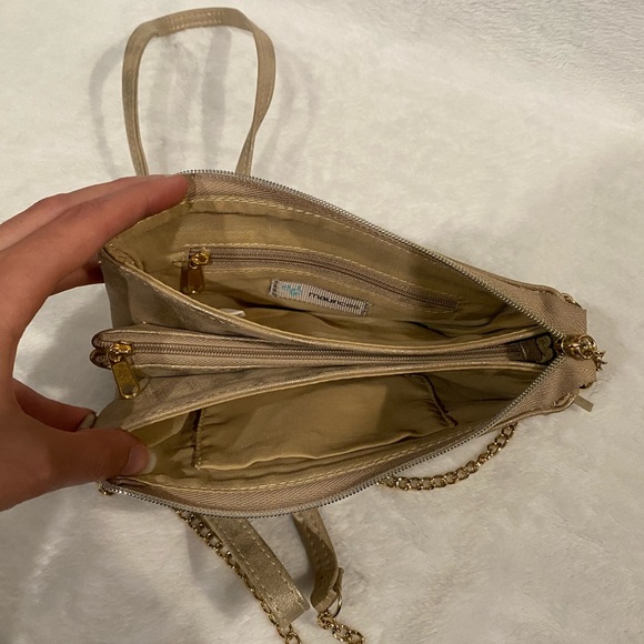 Maurice’s small gold crossbody - Picture 4 of 4